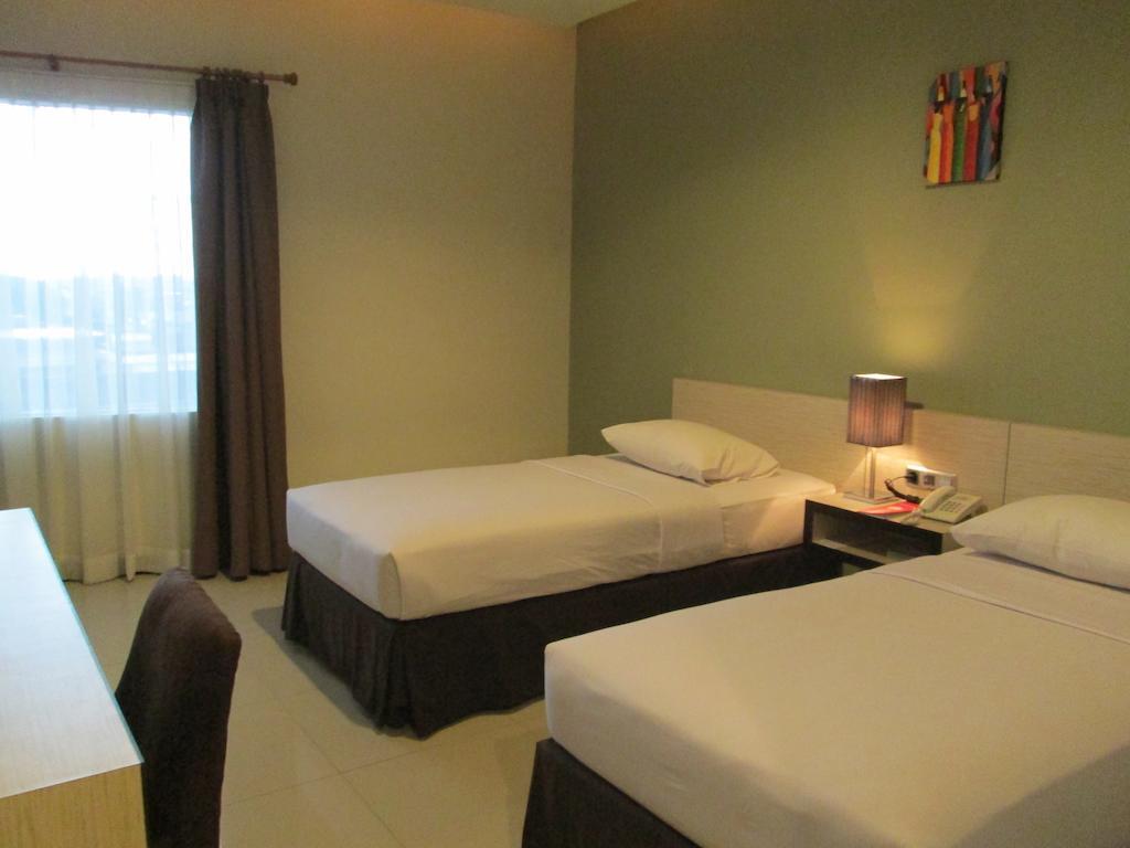 N3 Hotel Jakarta Room photo