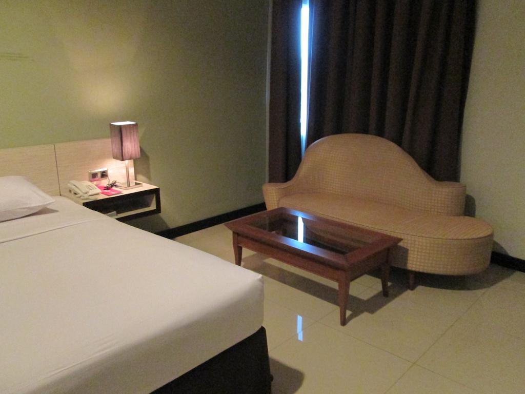 N3 Hotel Jakarta Room photo