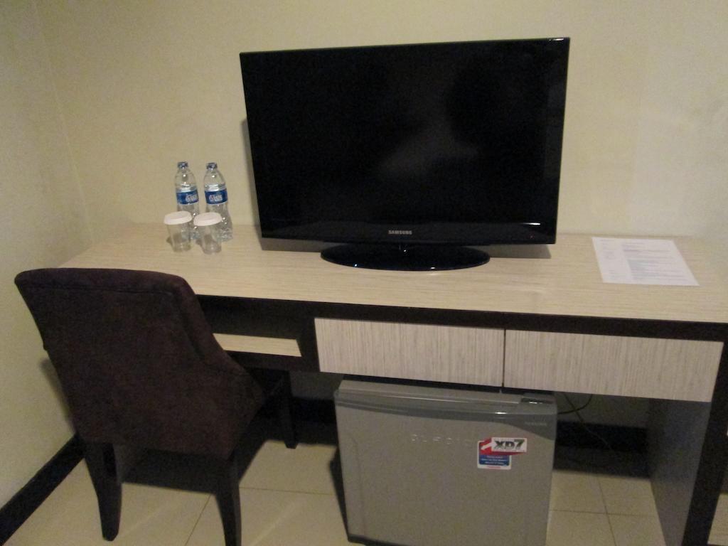 N3 Hotel Jakarta Room photo